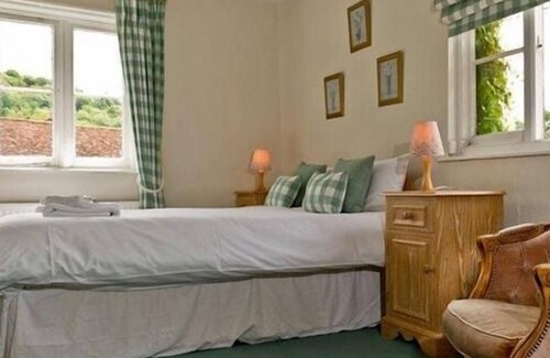 Aldbury Hotel | The Greyhound Inn Aldbury