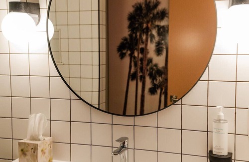 Colchester Hotel | The Grove Motel
