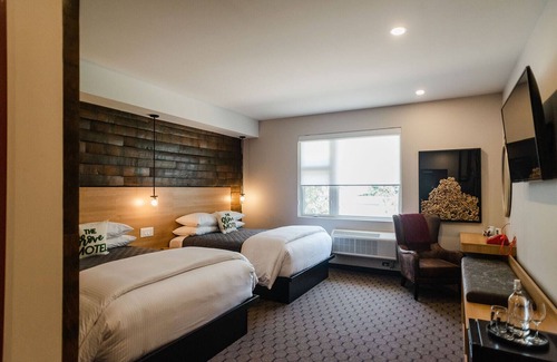 Colchester Hotel | The Grove Motel