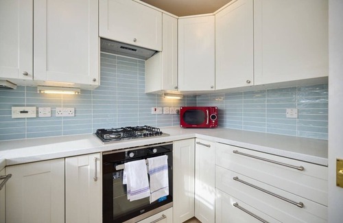 Guildford House | The Guildford Getaway - 3BDR with Garden