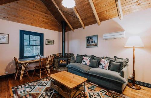 Budgee Budgee House | The Gully - Dreamy Cabin on Acres of Outback Charm