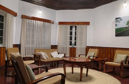 Suryanelli Bed & Breakfast | The Gundumalai Bungalow