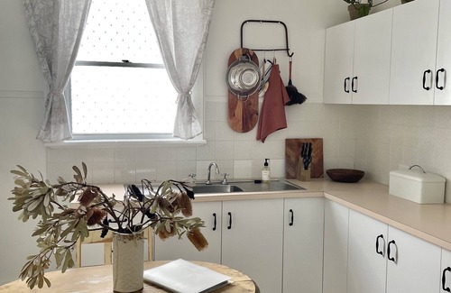 Tenterfield Apartment | The Gypsy Saddler across from Tenterfield Saddler