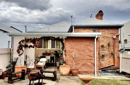 Tenterfield Apartment | The Gypsy Saddler across from Tenterfield Saddler