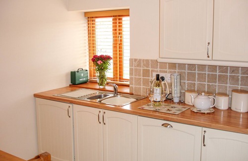 Kilgetty Cottage | THE HAGGUARD, family friendly, with a garden in Kilgetty