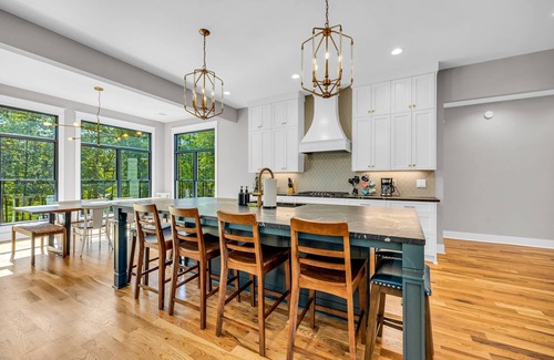 Hartwell House | The Hales Lake House w/Hot Tub!