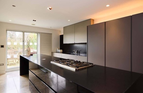 Garden Suburb Apartment | The Hampstead Garden Hideaway