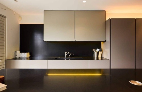 Garden Suburb Apartment | The Hampstead Garden Hideaway