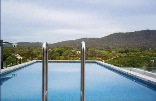 Dickson Apartment | The Hamptons - Lux 2 Bed 2 Bath, Pool - Central Location