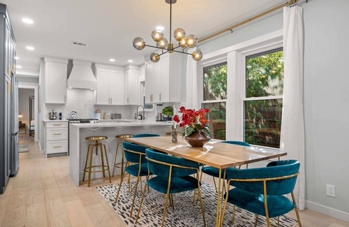 Dallas House | The Hansel-Modern 4 Bed, 3 Bath Bungalow, Hot Tub