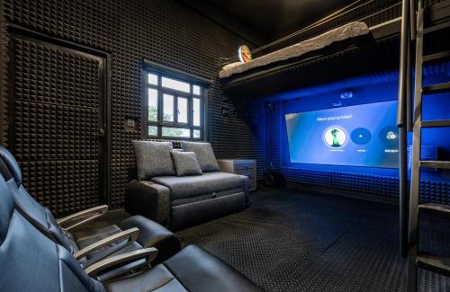 San Miguel de Allende House | The Happy House PrivateJacuzzis LapPool Gym SteamRoom PingPong PoolTable MediaRoom