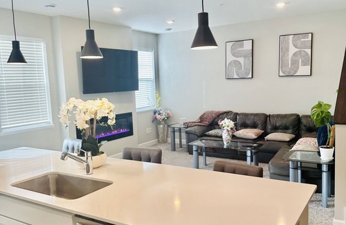 Maple Grove House | The Happy Hideaway suitable for family and friend's getaway.