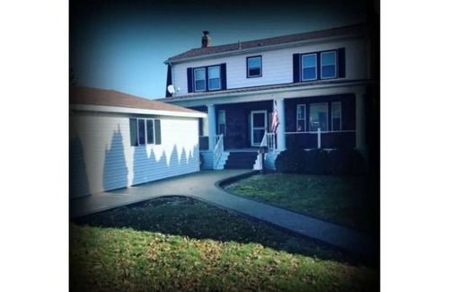 Marine City House | The Harbor House - Entire 1st Floor Waterfront
