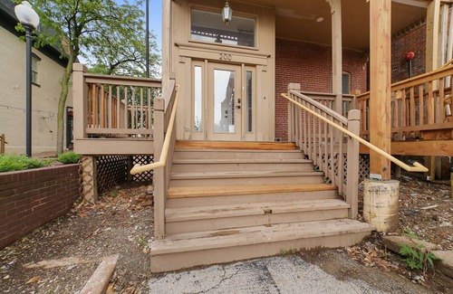 St. Charles Apartment | The Hare Suite at Divine Otter