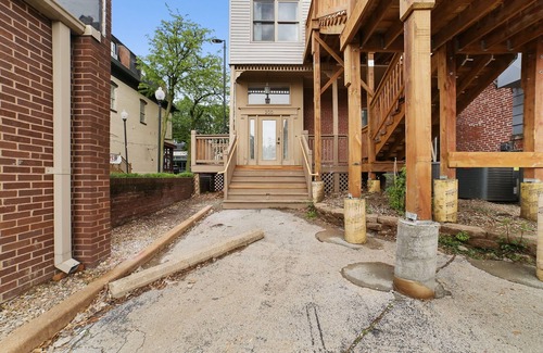 St. Charles Apartment | The Hare Suite at Divine Otter
