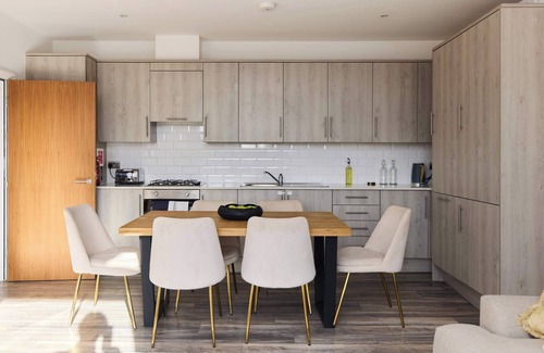 Harlesden Apartment | The Harlesden Place -Modern 3BDR Flat with Balcony