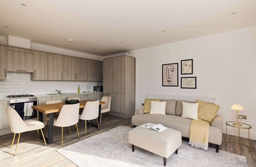 Harlesden Apartment | The Harlesden Place -Modern 3BDR Flat with Balcony