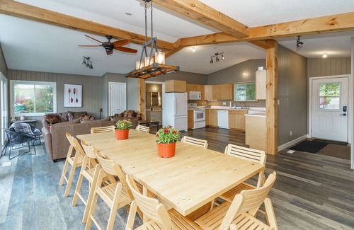 Utterson Cottage | The Hatch - your family lakehouse retreat in Muskoka w/Sauna & Hot Tub