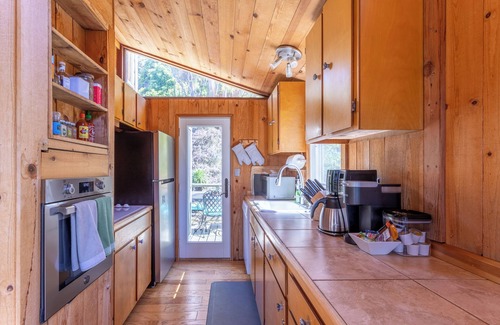 Jenner Cabin | The Haven in Jenner ~ Private, Pet Friendly Sonoma Coast Cabin w/Hot-Tub & Yard