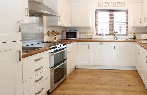 West End Cottage | THE HAYBARN, pet friendly, with a garden in Necton