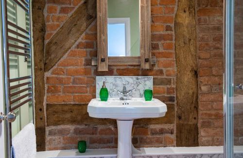 Leominster House | The Hayloft, Wall End Farm
