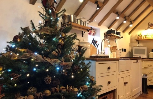 Lincoln House | The Hayloft - Warm, romantic and relaxing with wood-burning stove. Dogs welcome
