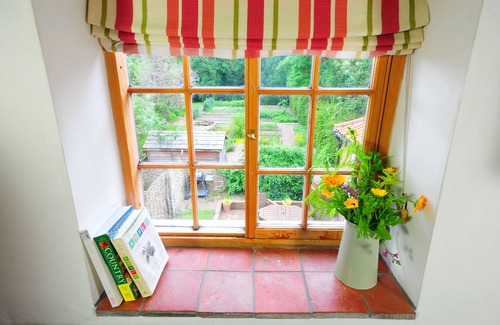Lincoln House | The Hayloft - Warm, romantic and relaxing with wood-burning stove. Dogs welcome