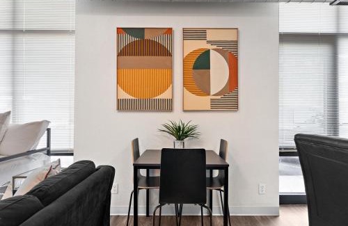 Downtown Minneapolis House | The Hazel Free parking, Gym, Fast WIFI, Central