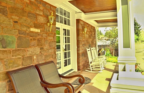 Manitou Springs Historic District Apartment | The Heart of Manitou Springs. Award-winning. Luxurious. Romantic. 2nd Floor East