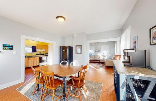 Monson House | The Hebron House