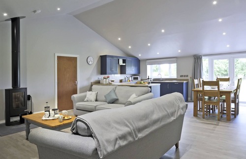 Beccles House | The Hen House - Seven Bedroom House, Sleeps 14