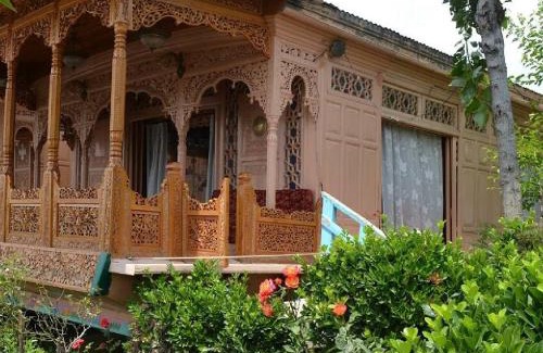Dal Lake Hotel | The Heritage Group Of Houseboats