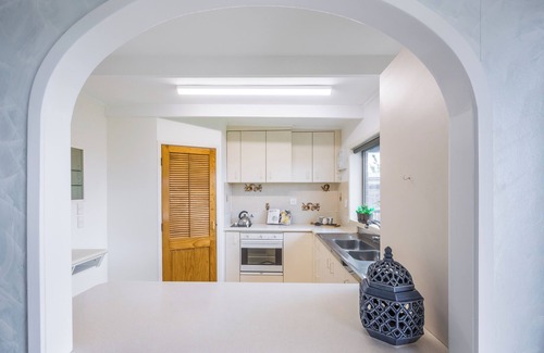 Rothesay Bay House | The Hidden Clifftop Gem-Ocean view
