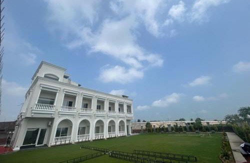 Patiala Apartment | THE HIDDEN CREEk