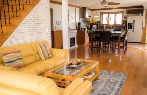 Long Pond House | The Hidden Gem Of Emerald Lakes