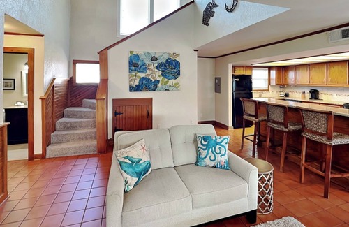 Leeward Sands House | The Hidden Porpoise | In-town activities nearby