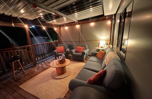 Bouvard Cabin | The Hide, dog friendly, 100m from a white sandy beach with free firewood