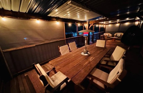 Bouvard Cabin | The Hide, dog friendly, 100m from a white sandy beach with free firewood