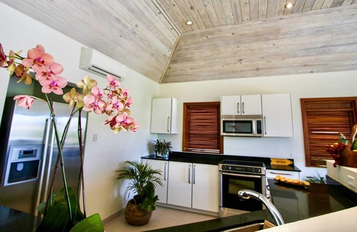 Freetown House | The Hideaway 3 Bedroom Townhouse Pool