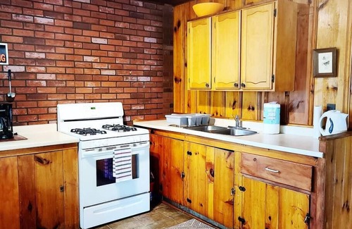 Selwyn House | The Hideaway - 3-bedroom Waterfront Cottage