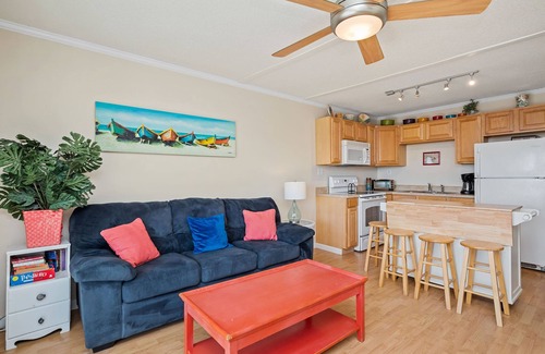 Yaupon Beach Condo | The Hideaway: Dog-friendly Unit in Multiplex Close to Public Beach Access