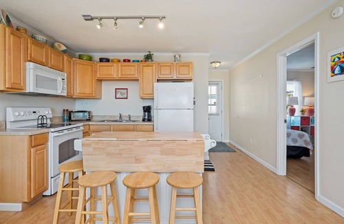 Yaupon Beach Condo | The Hideaway: Dog-friendly Unit in Multiplex Close to Public Beach Access