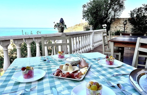 Palma di Montechiaro Bed & Breakfast | THE HILL BY THE SEA BED & BREAKFAST