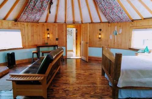 Days Creek House | THE HIPPIE SHACK YURT&Tiny house @ PACHAMAMA FARM