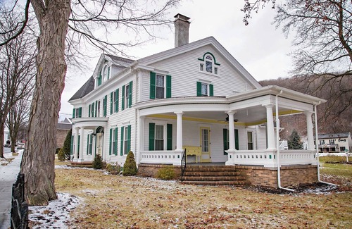 Hammondsport House | The Historic Champlin House in Hammondsport