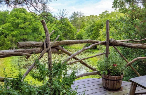 Paige Cabin | The Hobbit's Nest, A Magical Dog-friendly Treehouse in the Lost Pines Shire