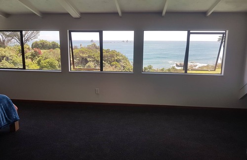 Cape Foulwind House | The hole in the rock house Amazing sea views. Stunning beaches. Stay and relax