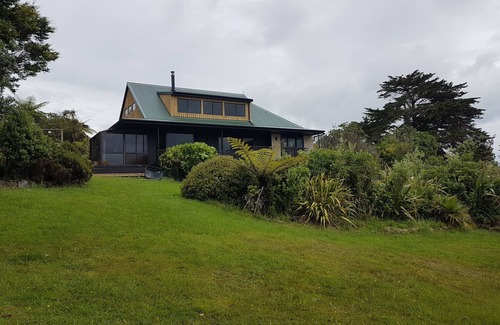 Cape Foulwind House | The hole in the rock house Amazing sea views. Stunning beaches. Stay and relax