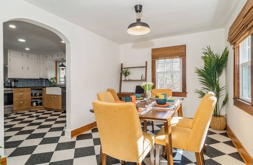 Damascus House | The Hollister House – Where nostalgia meets nature. Breathe deep. Stay awhile