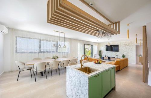 Klis Villa | The Hollywood Highroller's Mansion